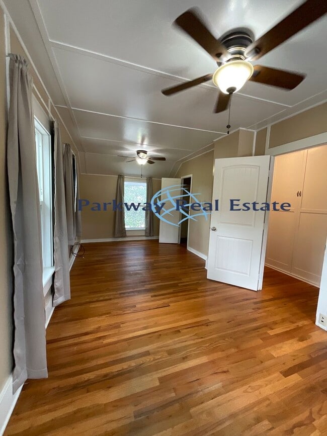 Building Photo - Charming 3 Bedroom House in East Alpine