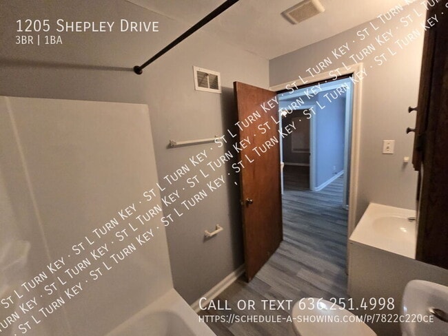 Building Photo - 1205 Shepley Dr