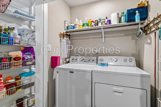 Building Photo - 2425 Ayers Dr