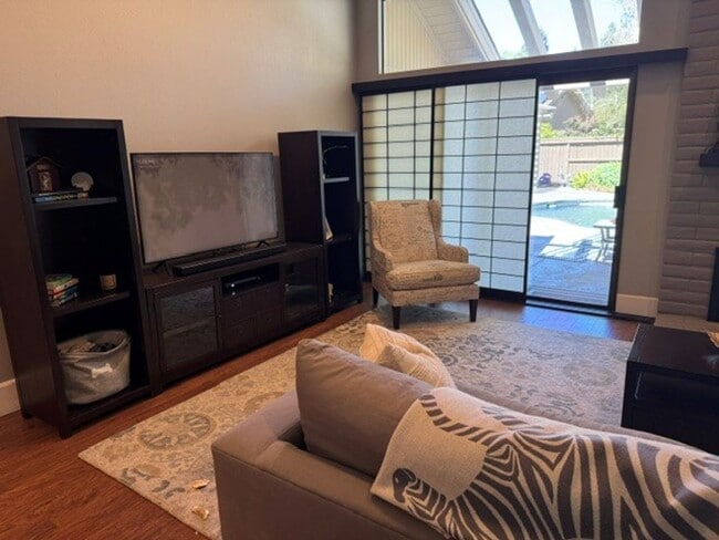 Building Photo - Gorgeous 3-Bedroom House in Gold River wit...