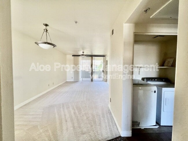 Building Photo - 1825 W Ray Rd