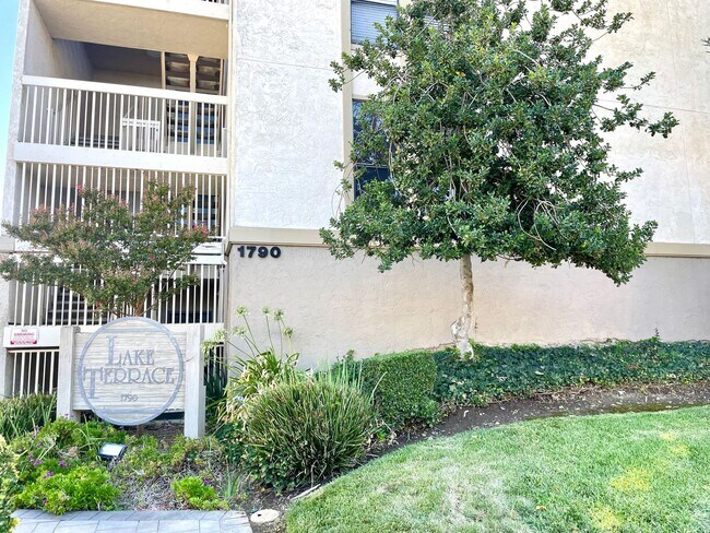 Building Photo - Fully Remodeled 2bedroom near downtown