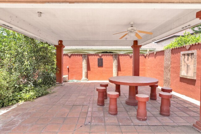 Building Photo - 3 Bed 3 Bath Home in the Laredo's Northside Primavera Subdivision! Available Now!