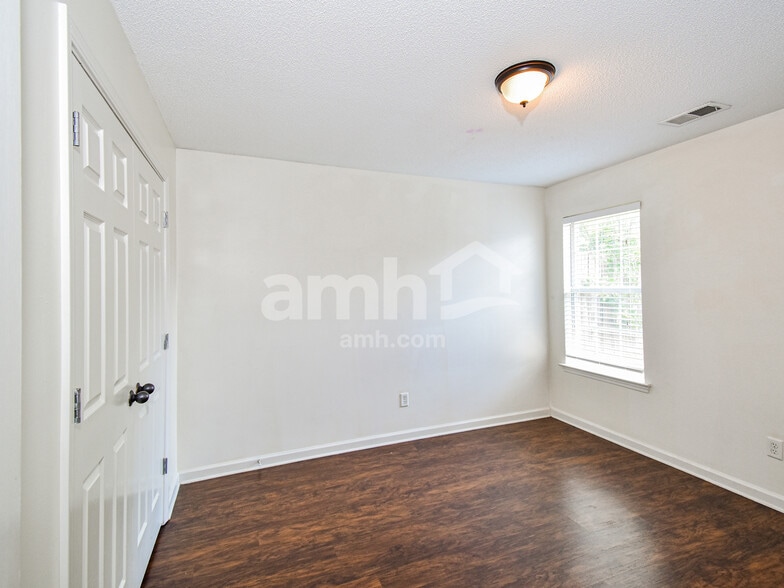 Building Photo - 4288 Genevieve Dr