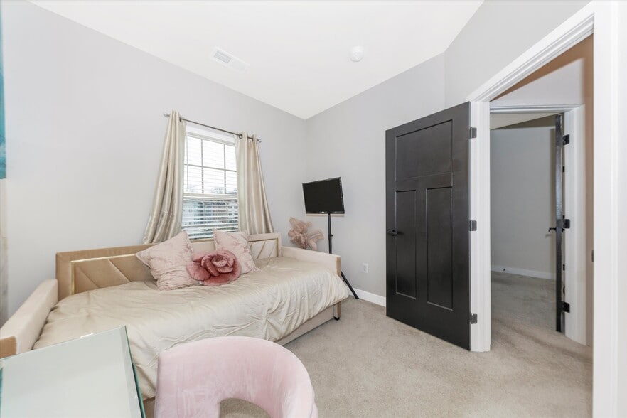 Building Photo - 166 Drydock Way