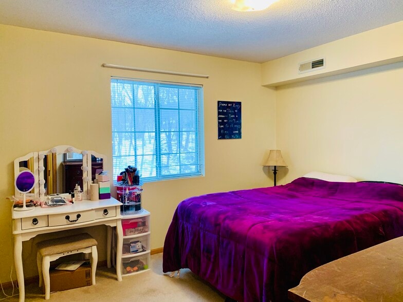 Building Photo - 2270 Holiday Rd # 511