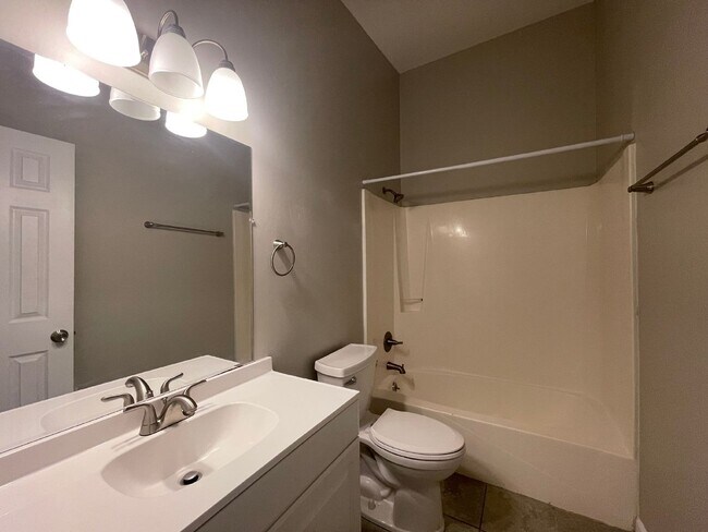 Building Photo - "Charming 1-Bedroom Oasis Just Steps from Panama City Beach!"