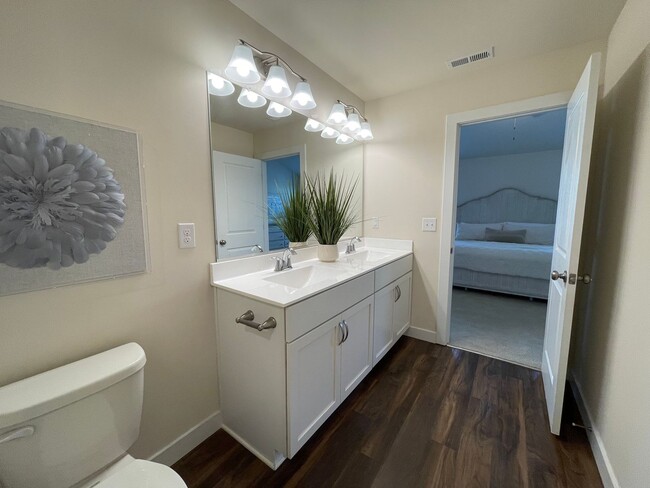 Building Photo - Heron | 3 Bed 2.5 Bath | Garage | 1800 sf