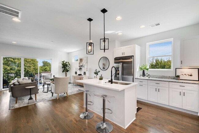 Building Photo - 1806 Lischey Ave