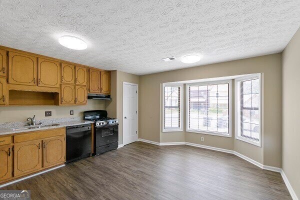 Building Photo - 114 Oak Cir S