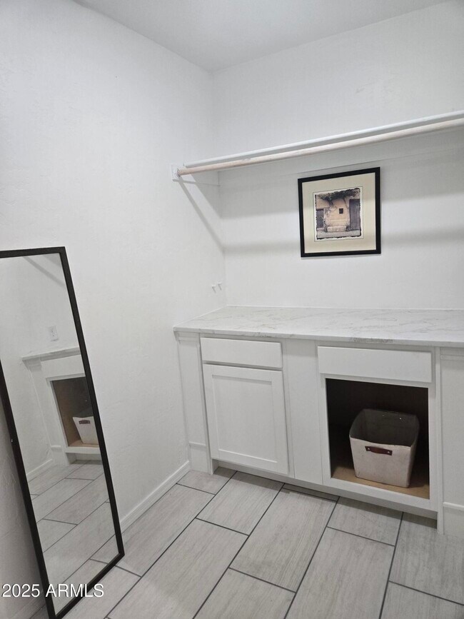 Building Photo - 3731 W Fleetwood Ln