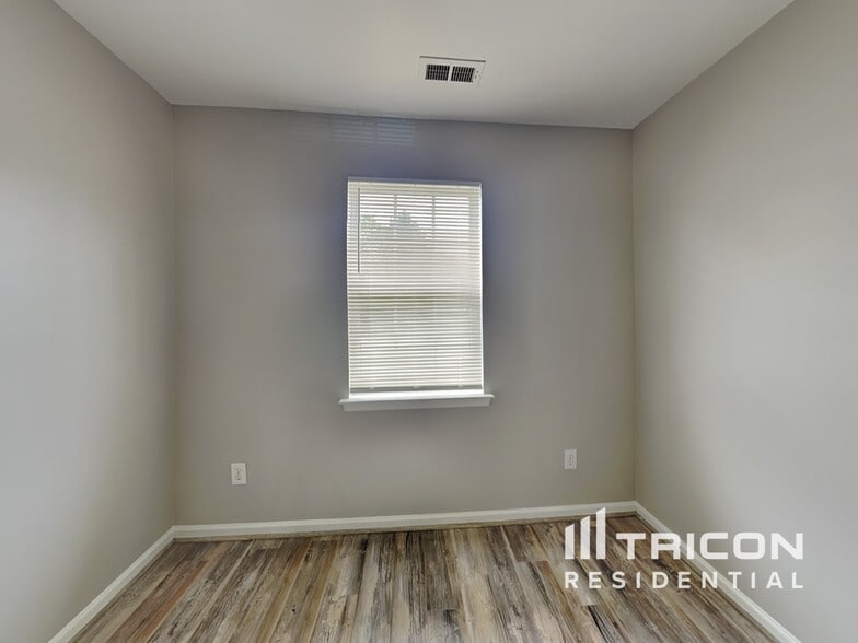 Building Photo - 104 N Tanninger Rd