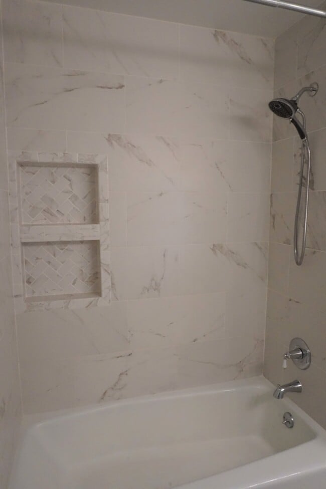 Building Photo - 114 Pinewood Dr