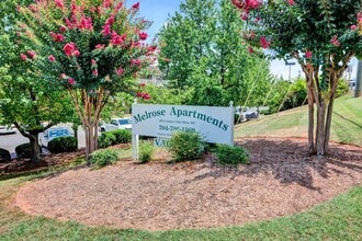 Building Photo - 303 Country Club Dr NE