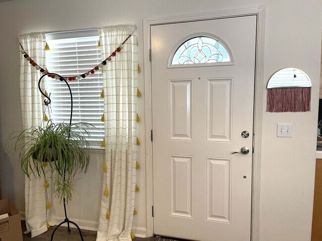 Building Photo - 3 bedroom, 2 bath in Grass Valley, CA 95945