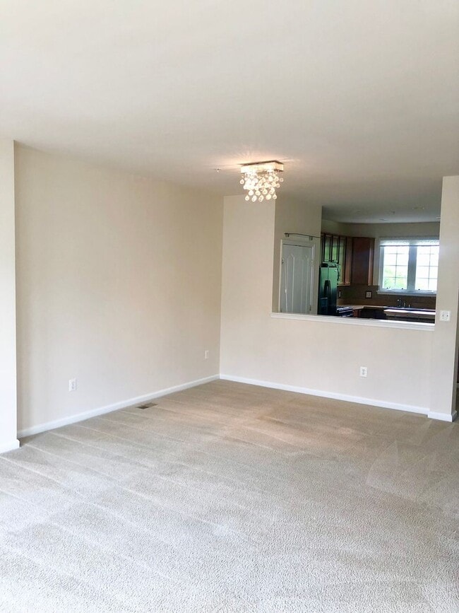 Building Photo - Gorgeous 3BR/2.5BA Townhome in Hyattsville