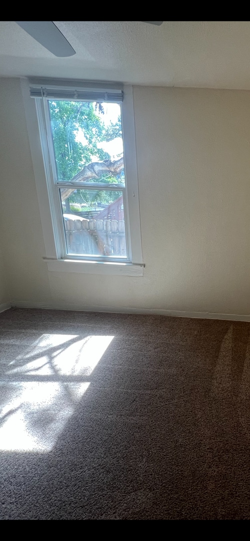 Building Photo - Adorable downtown Grass Valley Bungalow