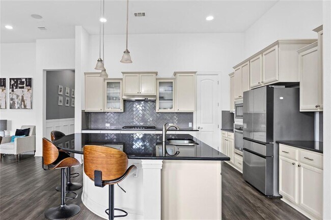 Building Photo - 15513 La Catania Way