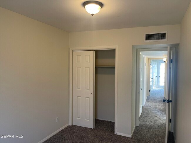 Building Photo - 10640 Cuatro Vistas Dr