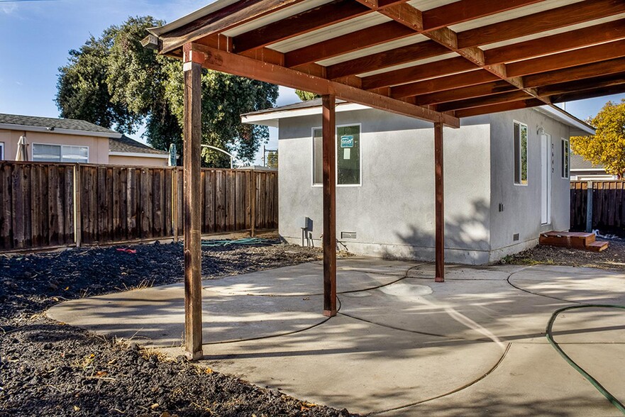 Building Photo - 2640 Castello Way