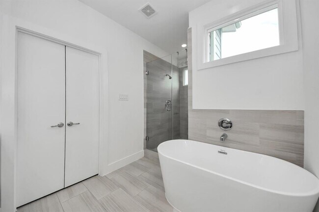 Building Photo - 9654 Habitat St