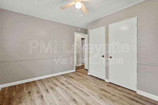 Building Photo - 2229 Roselawn Ave