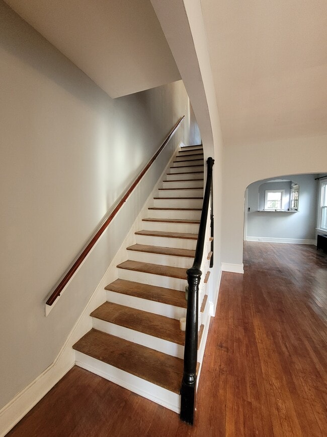 Building Photo - 115 Walnut St