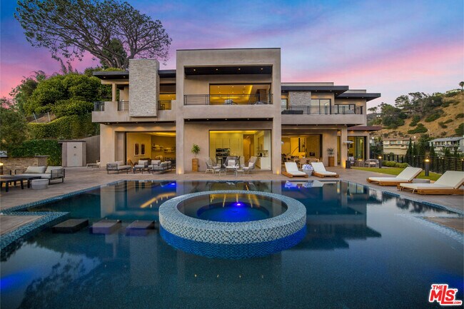 Building Photo - 2501 Zorada Dr