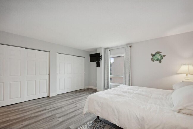 Building Photo - 450 S Gulfview Blvd