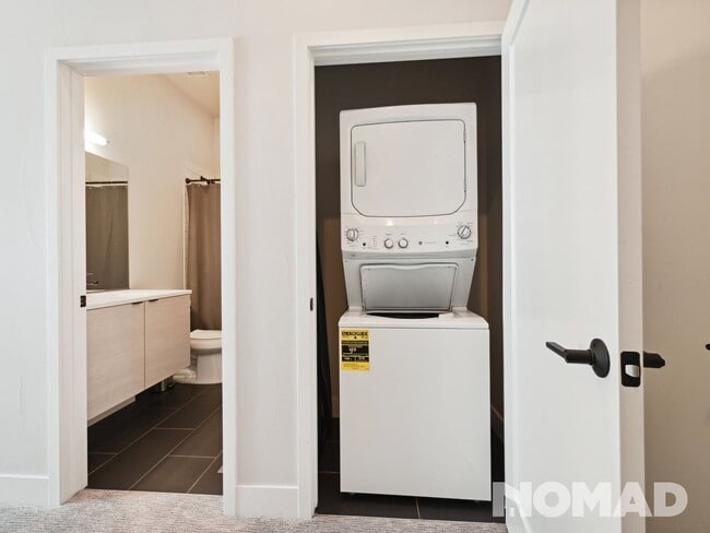 Building Photo - 3039 W 19th Ave