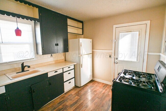 Building Photo - 1501 S Avondale St