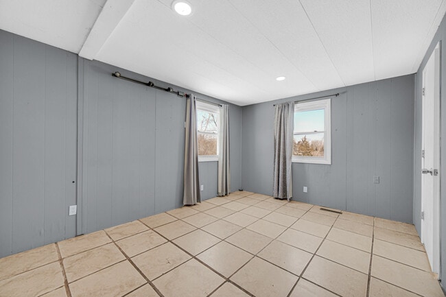 Building Photo - 2322 W Loves Ln