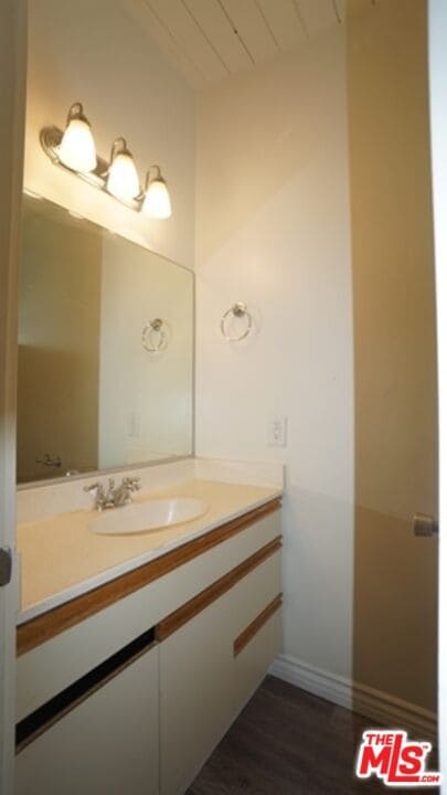 Building Photo - 11133 Rose Ave