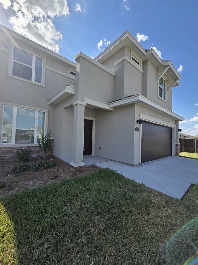 Building Photo - 14025 Westcave Falls Ln