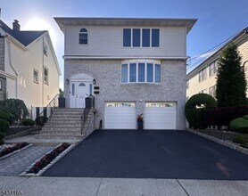 Building Photo - 427 Forest St