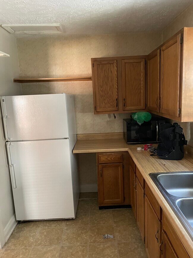 Building Photo - 210 Browns Ln