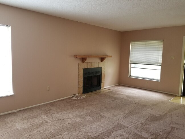 Building Photo - 14213 Shadow Moss Ln
