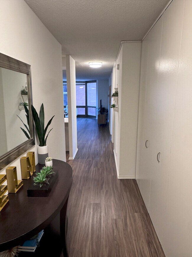 Building Photo - 1130 N Dearborn St