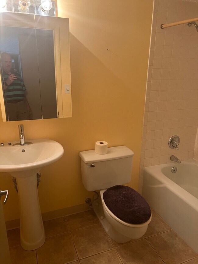 Building Photo - Knoxville 37923 - 2 bedroom, 2 bath condo ...