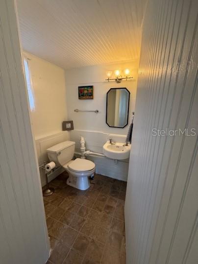 Building Photo - 350 Desoto Ave