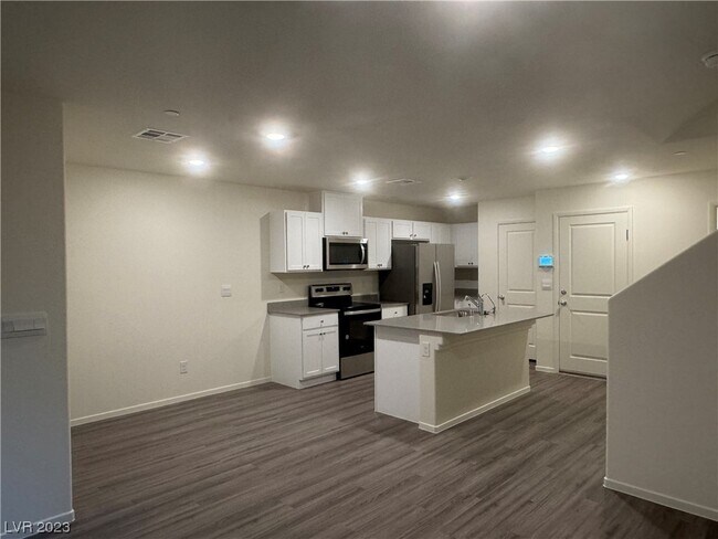 Building Photo - 9923 Florence Hills St