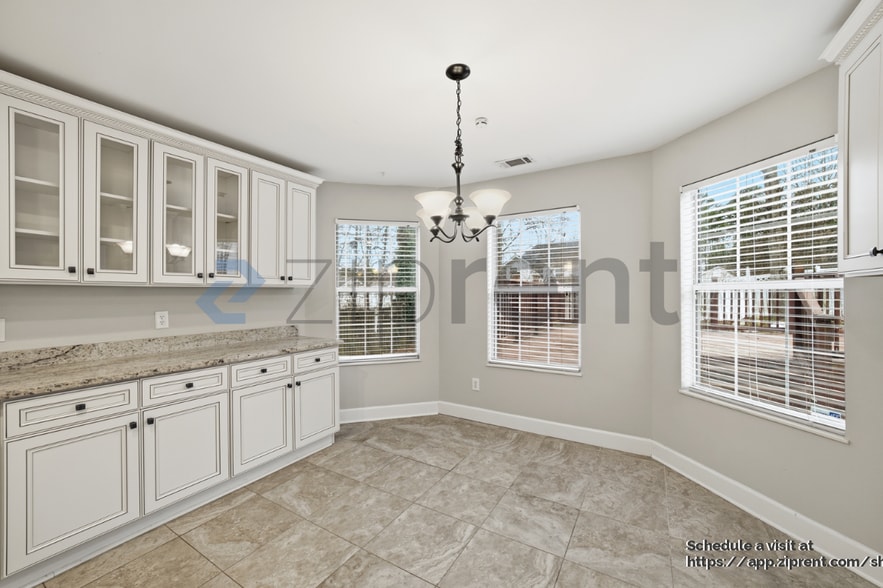 Building Photo - 2236 Raven Cir