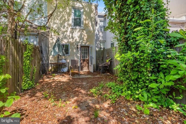 Building Photo - 139 Davis St