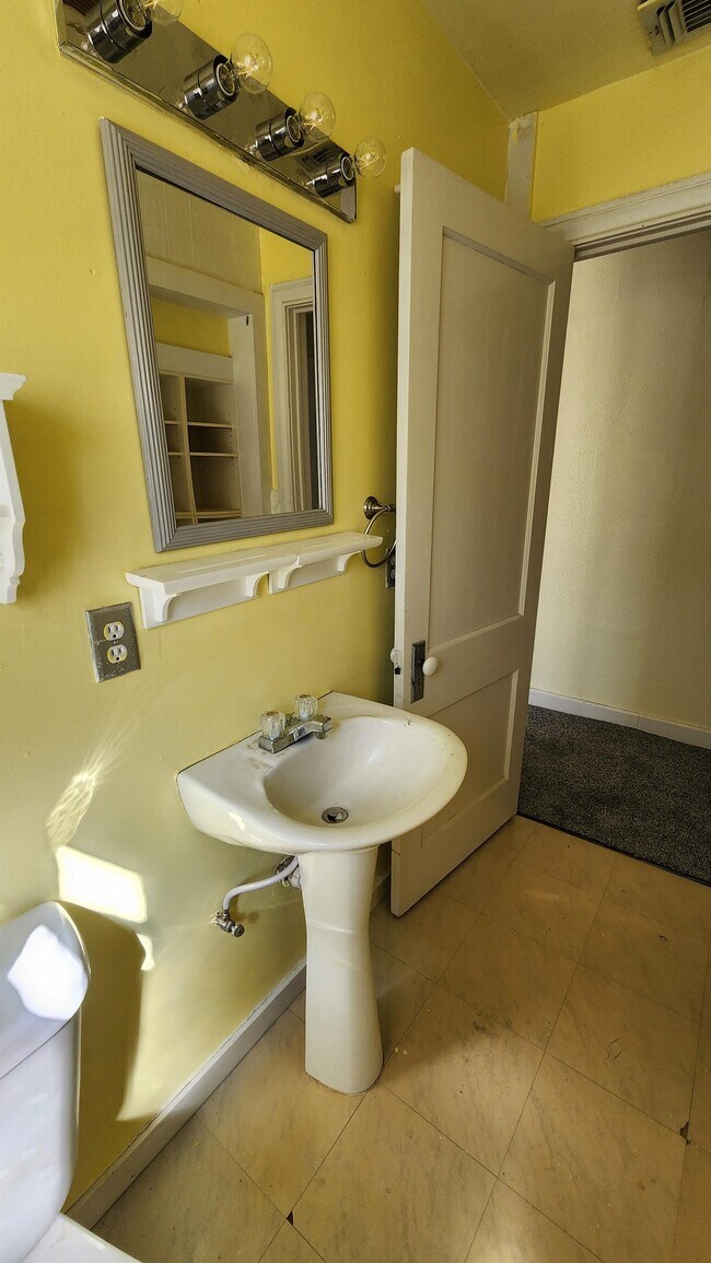 Building Photo - 800 S Elgin Ave