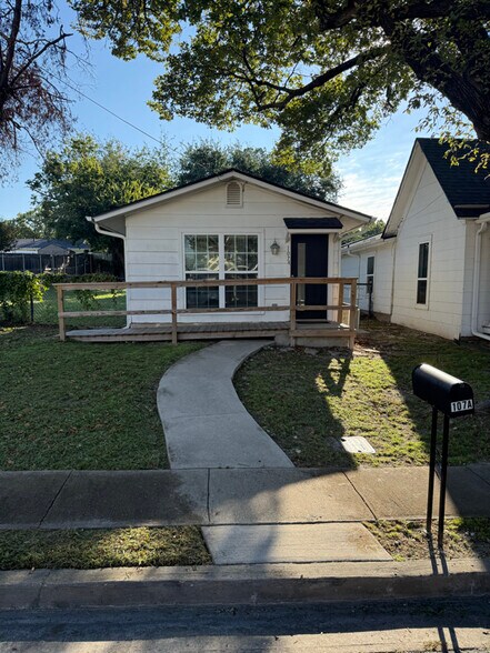 Primary Photo - 107 S Lane St