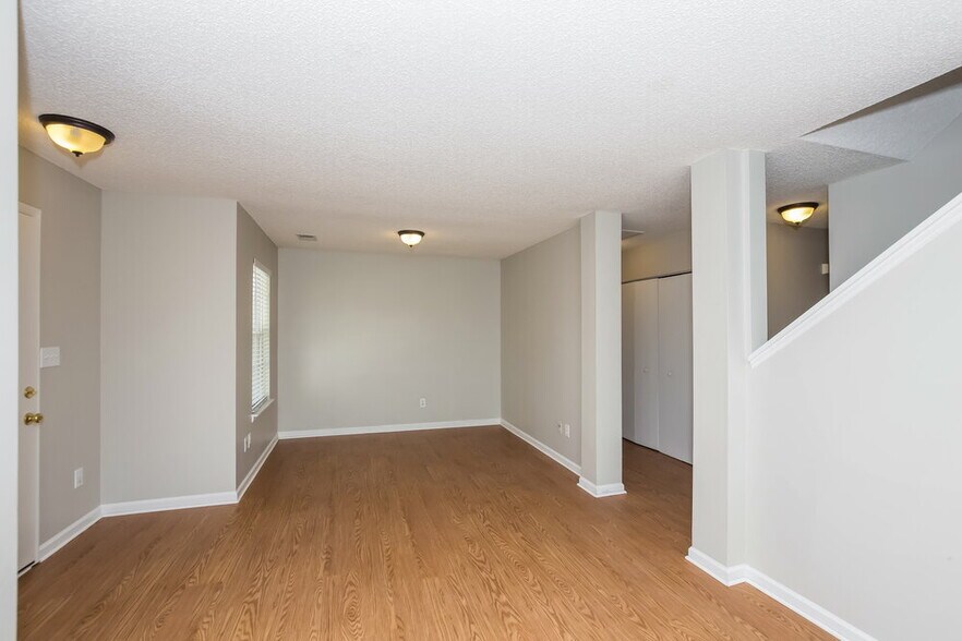 Building Photo - 925 Treasure Pl SW