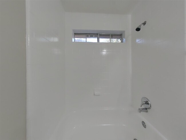 Building Photo - 18707 Singing Woods Dr