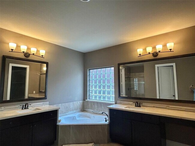 Building Photo - 3426 Stone Springs Dr