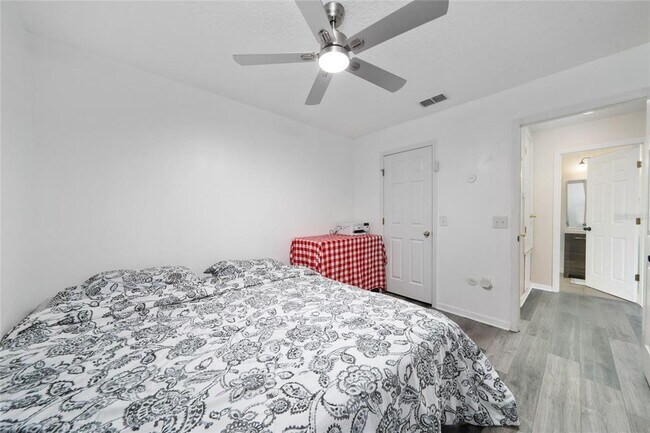 Building Photo - 3008 Seaview Castle Dr