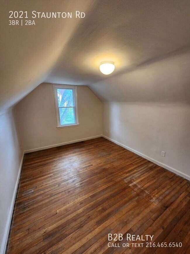 Building Photo - 2021 Staunton Rd